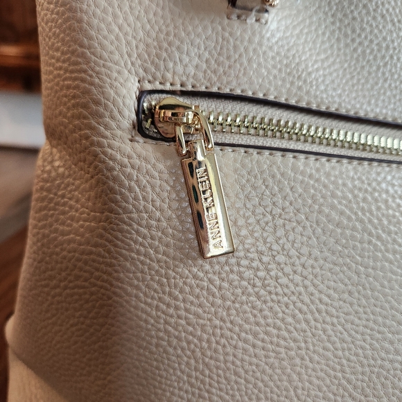 Classy Anne Klein Bag Clutch Purse Cream with Wallet and Pretty Tie - Picture 6 of 16